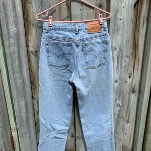 LEVIS - women’s straight leg, slim fit jeans.